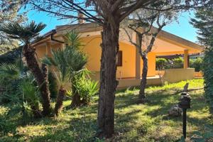 Villa Angolare nella foresta di mercadante