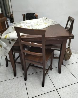 Cristalliera con il tavolo