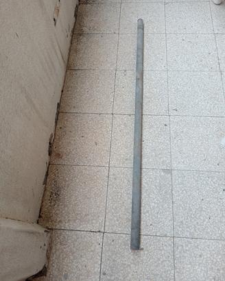 palo per parabolica + 2 zanche + 2 staffe a muro