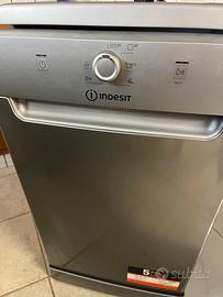 Lavastoviglie Indesit DSFE 1B10 S