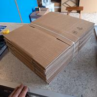 fascio di scatole di cartone 