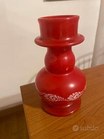 vaso im vetro rosso vintage degli anni settanta