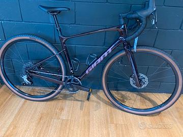 BICI GRAVEL GIANT