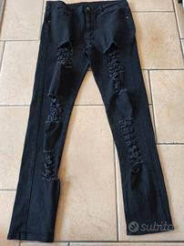 jeans neri strappati 