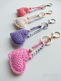 Cuoricini all’uncinetto personalizzati – portachia