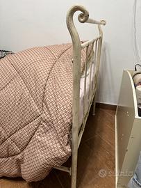 Letto singolo e materasso