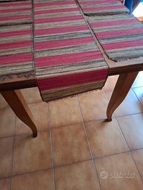 Un runner e 8 sottopiatti artigianato africano