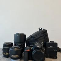 Nikon D5600 + 3 ottiche Nikkor + borsa Lowepro