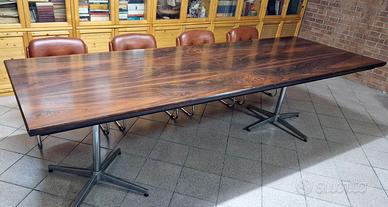Tavolo riunione