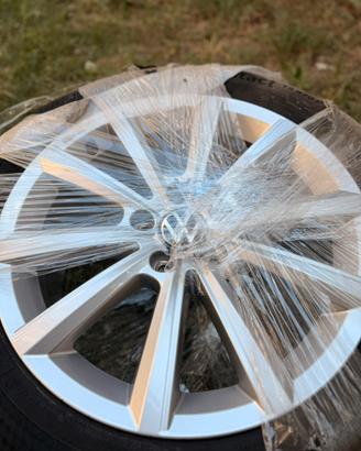 Set di 4 gomme continetal con cerchi in lega