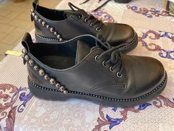 Scarpe Stringate Donna CafèNoir con borchie