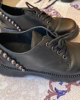 Scarpe Stringate Donna CafèNoir con borchie