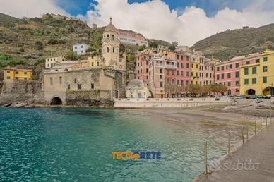 3 LOCALI A VERNAZZA