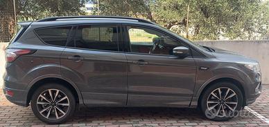 FORD KUGA ST LINE
