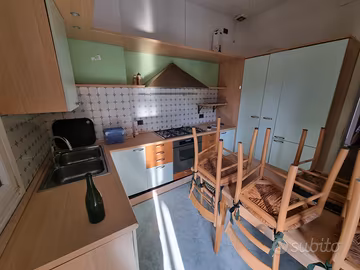 Cucina completa con elettrodomestici