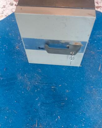 CASSETTE IN METALLO