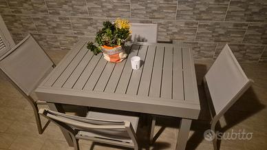 tavolo e sedie in alluminio
