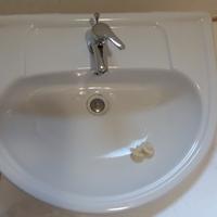 lavabo con miscelatore