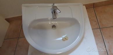 lavabo con miscelatore