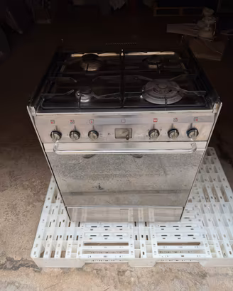 Cucina a gas in acciaio