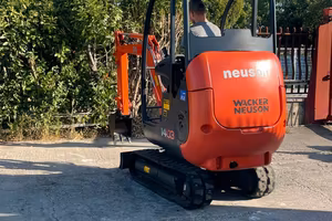 E47 Mini escavatore Neuson 17 q.li
