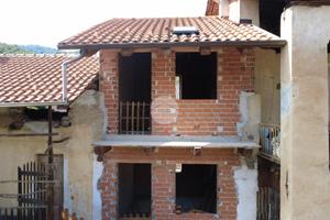 2 LOCALI A LEVONE