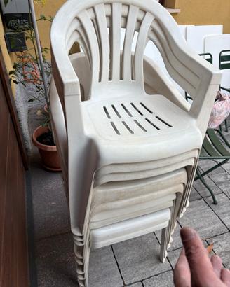 Sedie in plastica, sia per interno che esterno