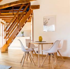 Tavolo tondo stile scandinavo