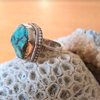 Vintage anello con pietra grezza naturale turchese