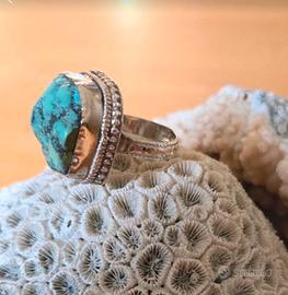 Vintage anello con pietra grezza naturale turchese