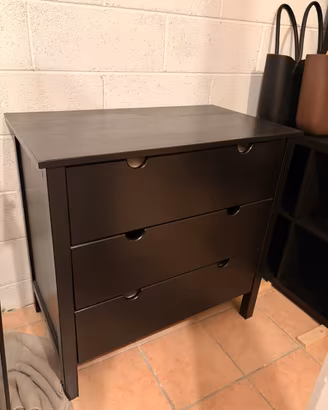 Cassettiera Ikea nera in legno con 3 cassetti
