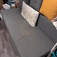 Divano letto IKEA grigio con tre cuscini Alvdalen