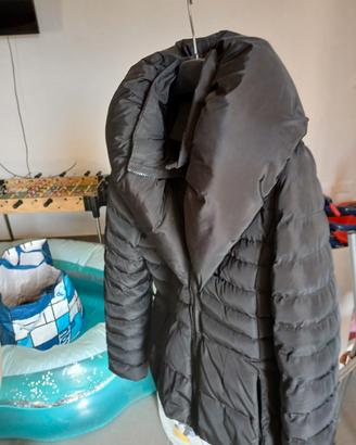 giacca messe poche  volte n 42 non passa la pioggi