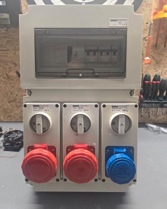 QUADRO ELETTRICO DA PARETE 380V 230V CON PRESE