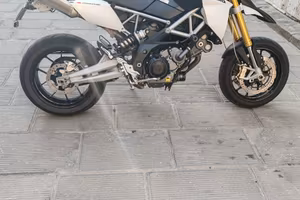 Aprilia dorsoduro 750
