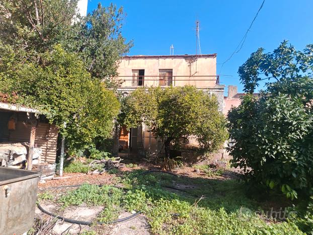 Terreno edificabile con rustico centro storico