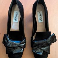 décolleté nere in camoscio di Figini