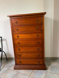 Comò antico settimanale