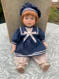 Bambola di porcellana vintage, stile macchinetta
