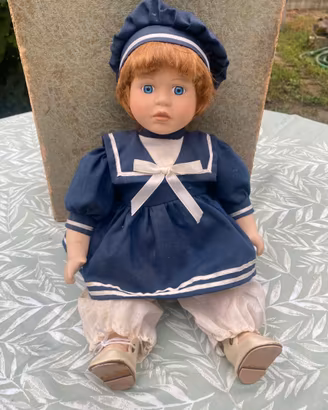 Bambola di porcellana vintage, stile macchinetta