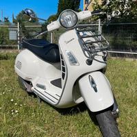 Vespa gts 300  i.e.