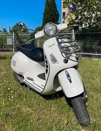Vespa gts 300  i.e.