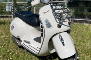 Vespa gts 300  i.e.