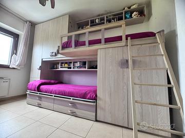 Cameretta a ponte con letto a castello