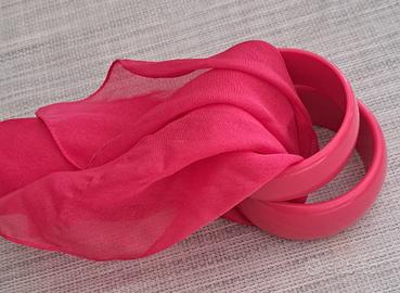 Bracciali fuxia con foulard abbinato 