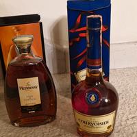 cognac Hennessy e cognac Courvoisier, 70cl.