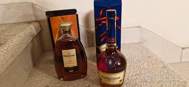 cognac Hennessy e cognac Courvoisier, 70cl.