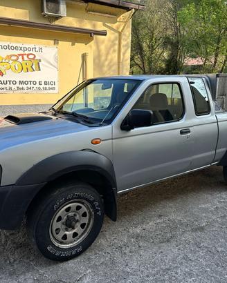 Nissan NP300 2.5 tdi 2p. King Cab Premium - 4x4