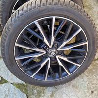 treno di  gomme per TOYOTA YARIS CROSS
