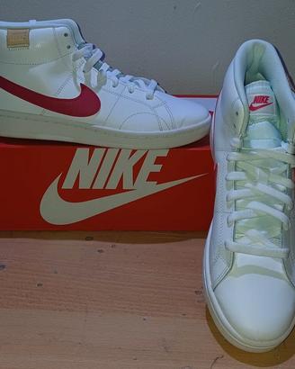 Nike Court Royale bianche, swoosh rosa